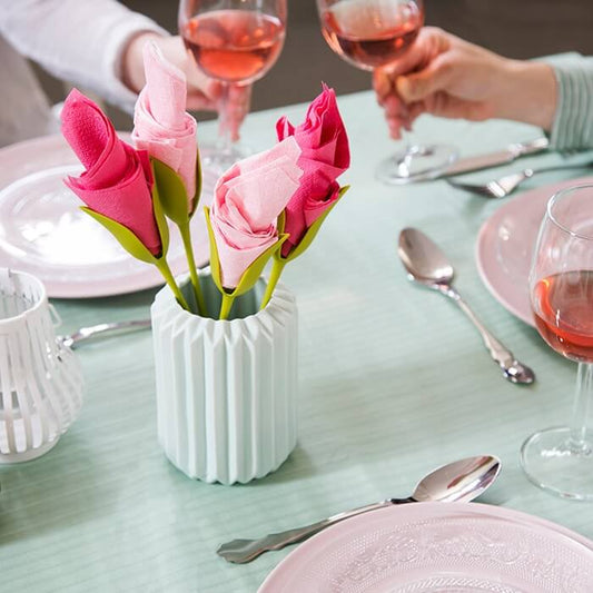 La combinaison parfaite : porte-serviettes et tables