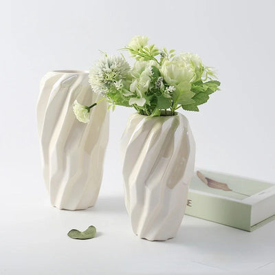 Vase de Fleurs en Céramique – Élégance et Artisanat pour un Intérieur Raffiné