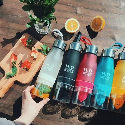 Bouteille d'eau d'infusion de fruits H2O